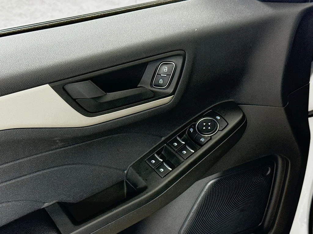 Used 2022 Oxford White Ford SE image 20