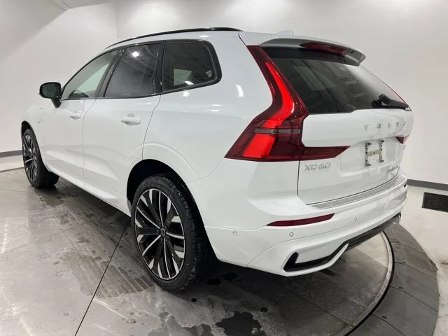 New 2026 Crystal White Volvo Ultra image 3