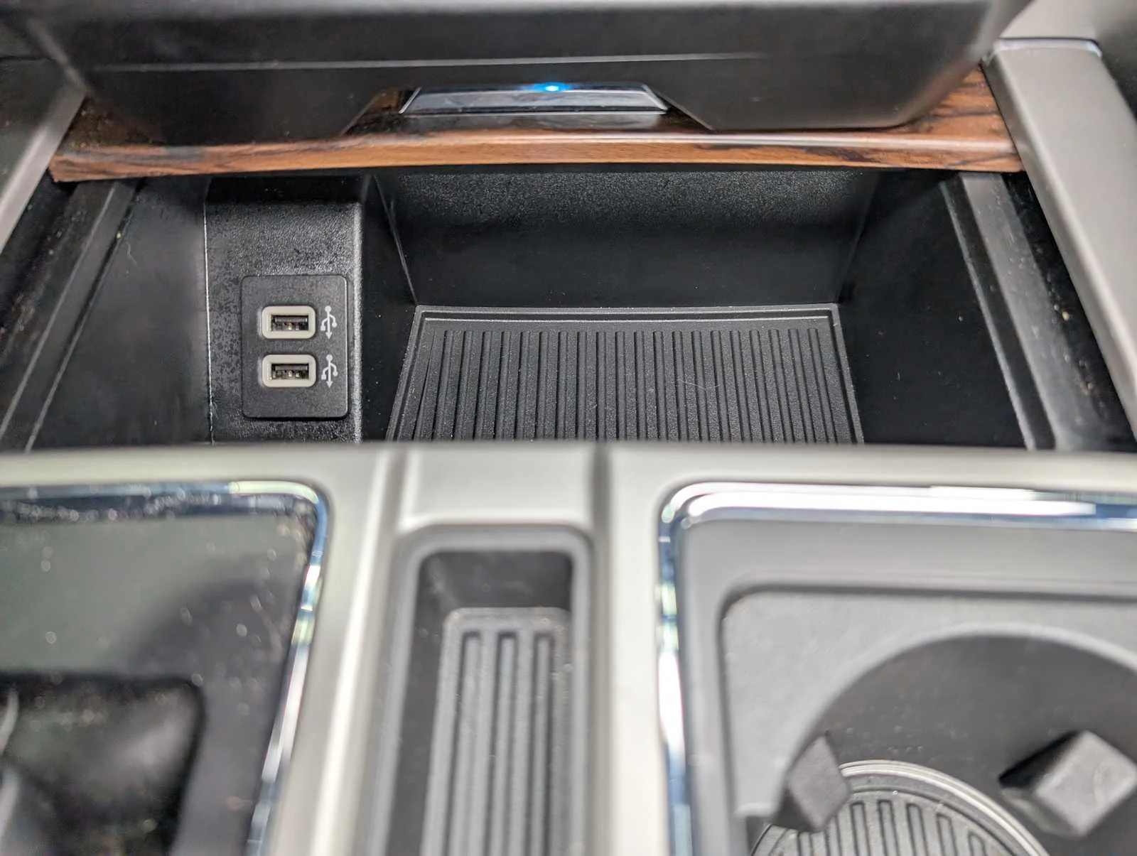 Used 2019 Magma Red Metallic Ford LARIAT image 32