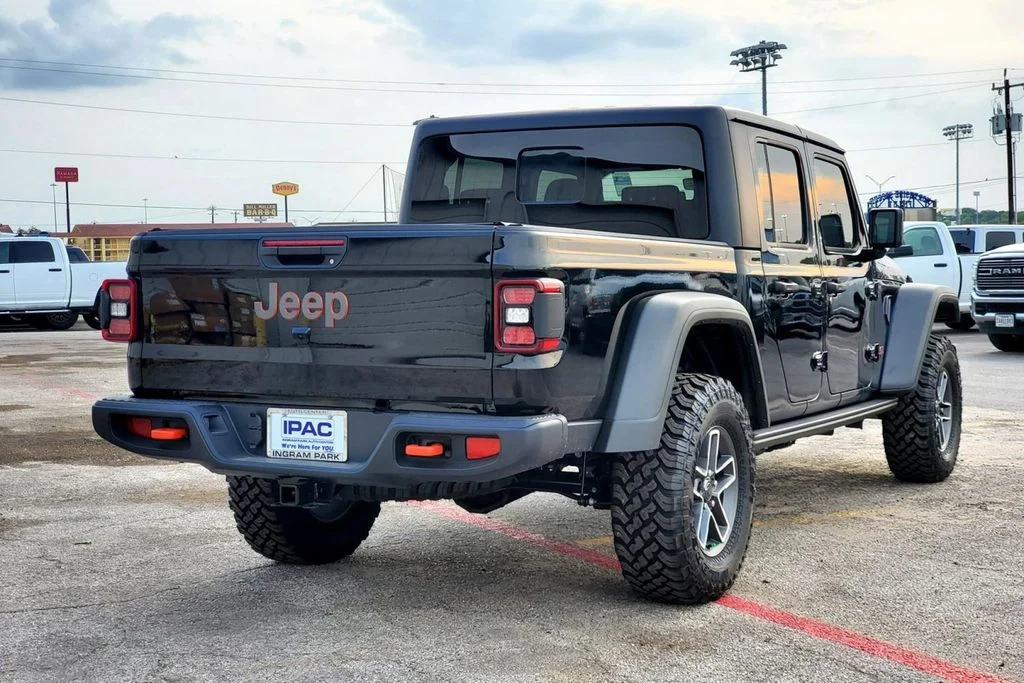 New 2025 Black Jeep Mojave image 5
