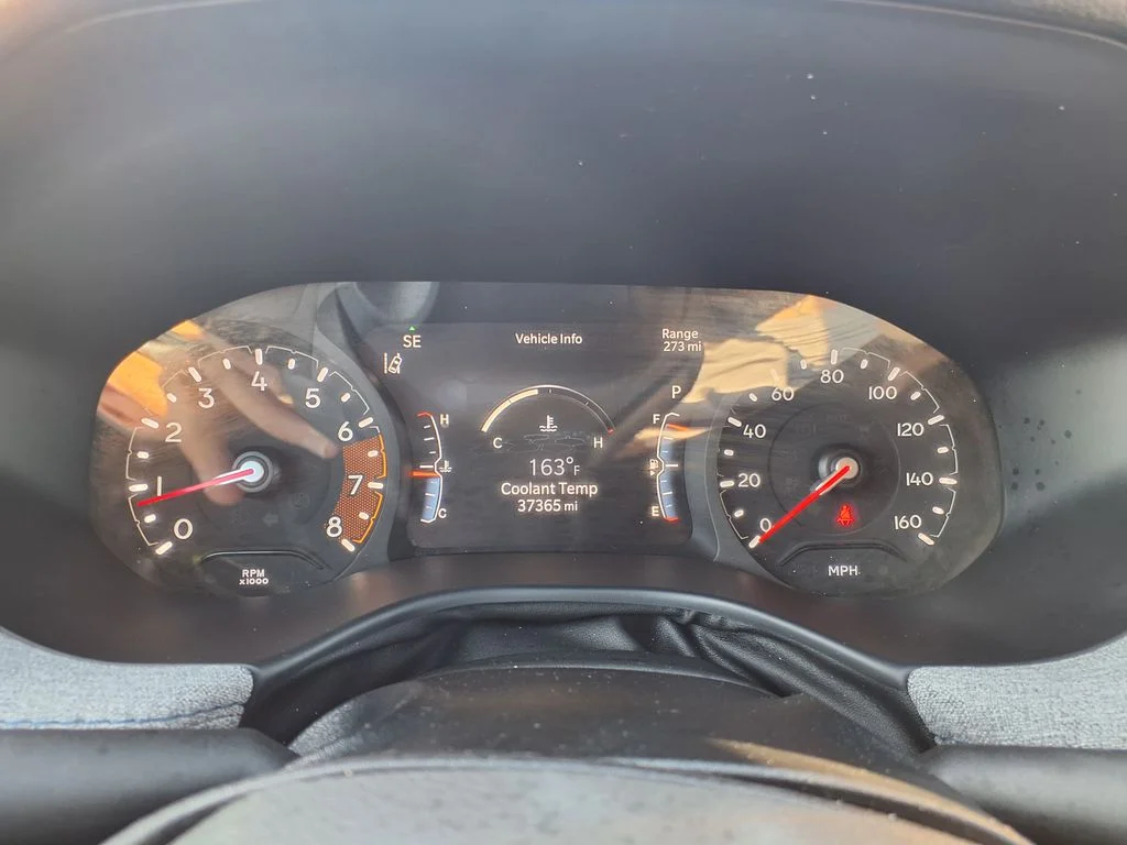 Used 2025 White Jeep Latitude image 31