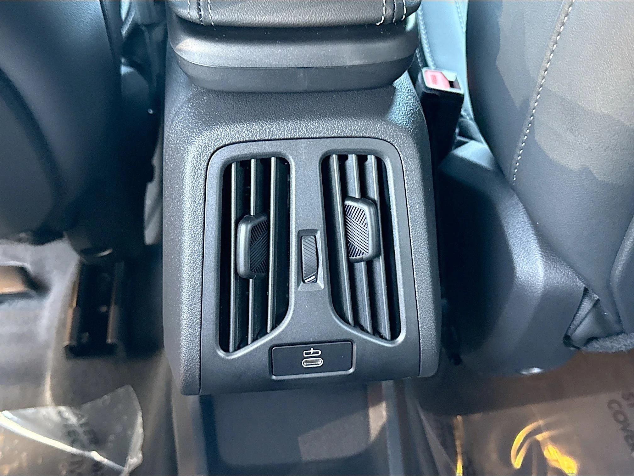 New 2026 Mineral White Metallic BMW xDrive28i image 19