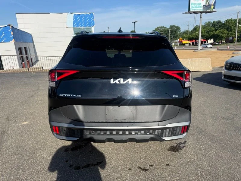 Used 2024 Black Kia X-Line image 6