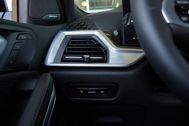 Used 2025 Gray BMW xDrive40i image 19