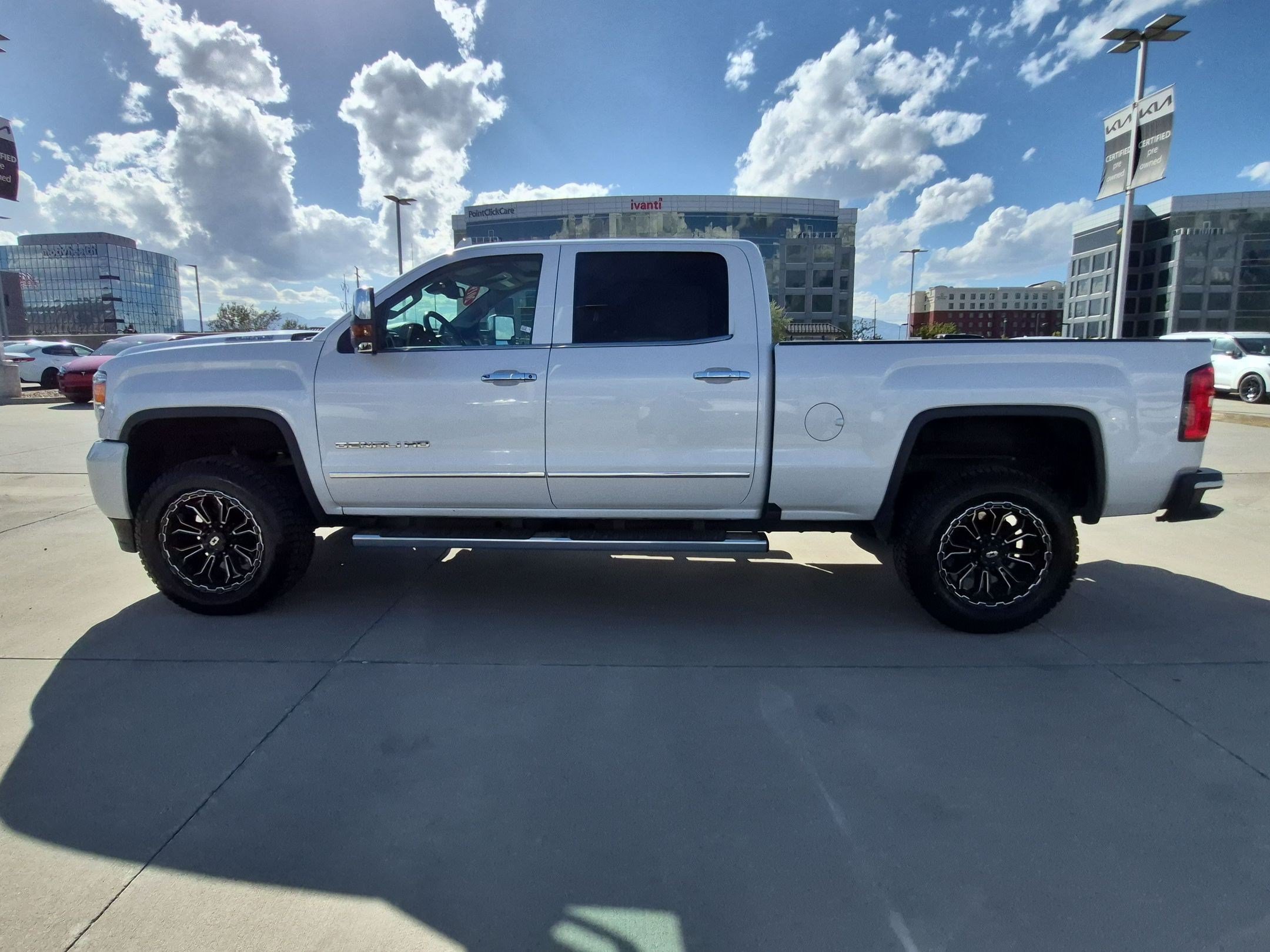 Used 2019 White Frost Tricoat GMC Denali image 2