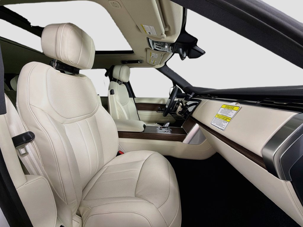 New 2027 Fuji White Land Rover SE image 30