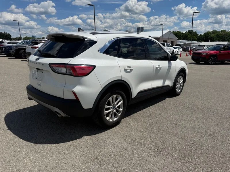 Used 2022 White Ford SE image 6