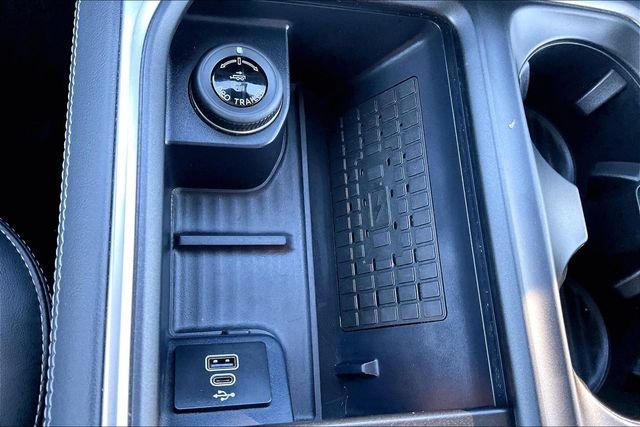 Used 2025 Agate Black Metallic Ford Platinum image 35