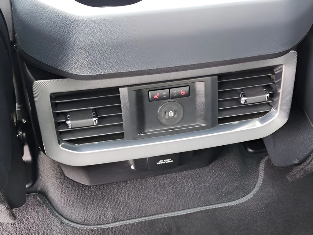 Used 2025 Gray Ford Platinum image 32