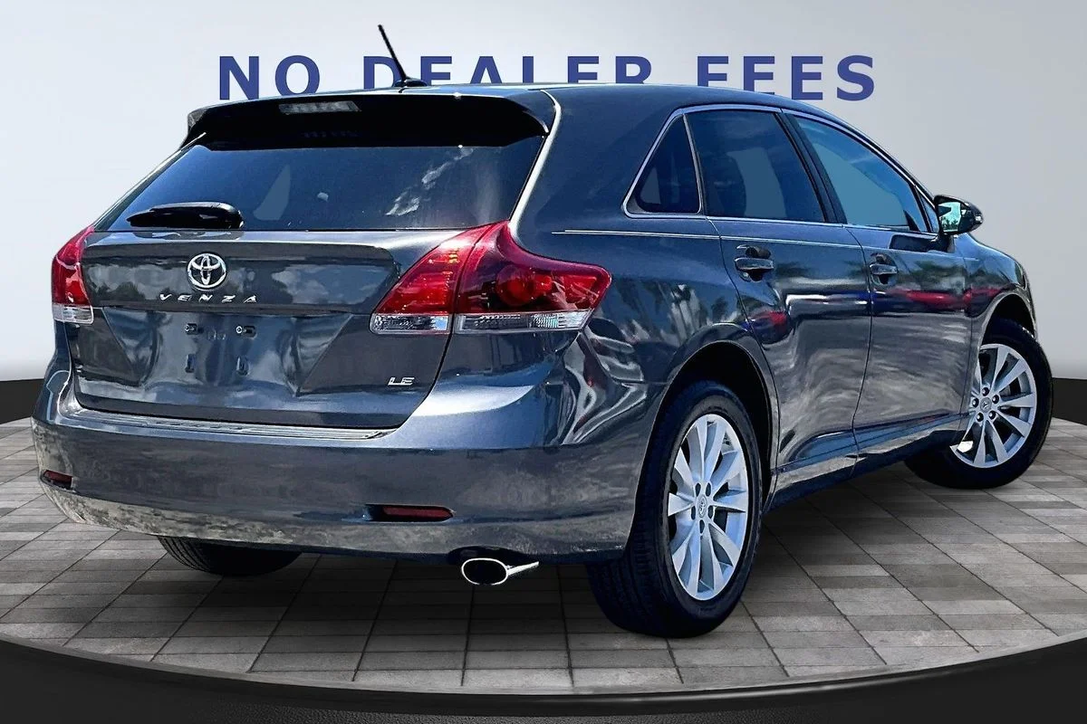 Used 2013 Gray Toyota LE image 6
