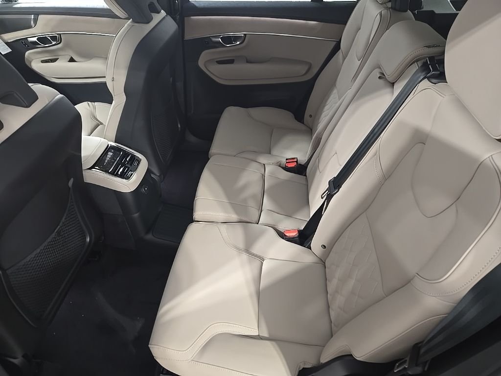 2026 Volvo XC90 Plus - Photo 21