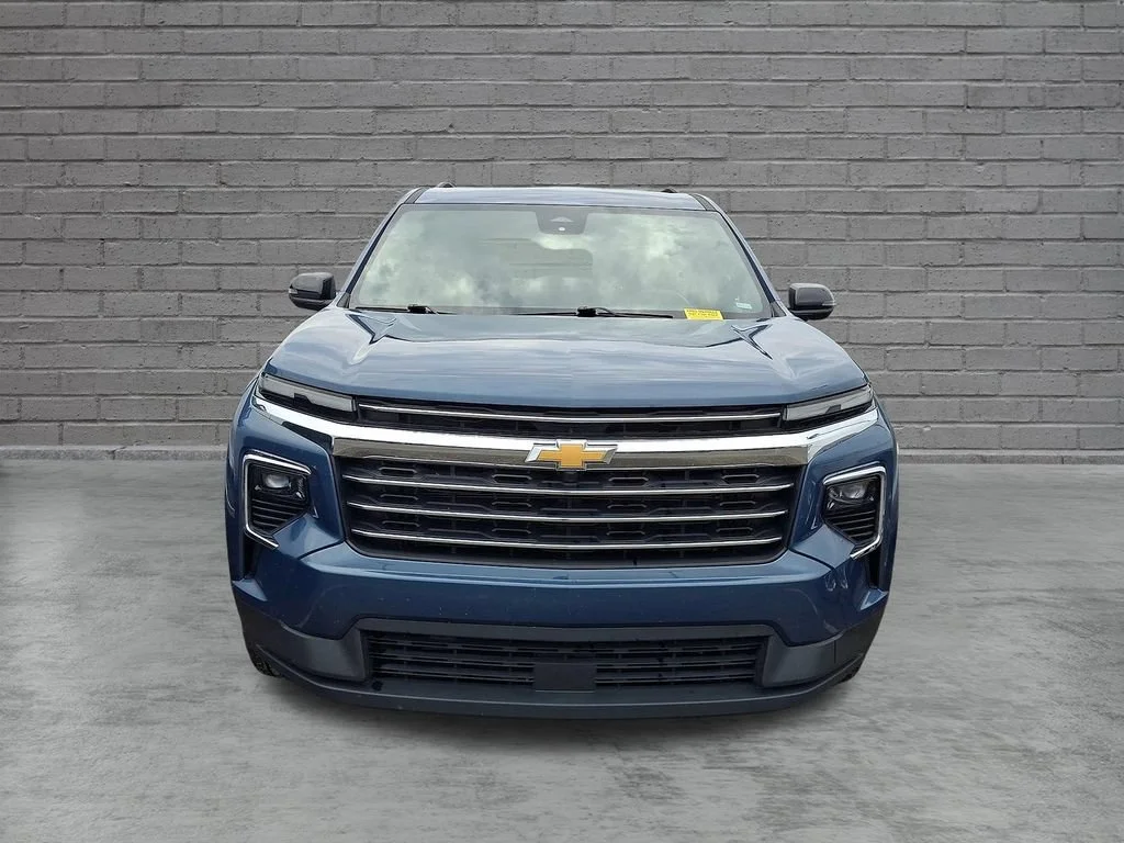 Used 2025 Lakeshore Blue Metallic Chevrolet LT image 2