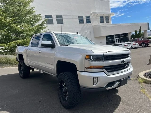 Used 2018 Silver Ice Metallic Chevrolet LT image 4