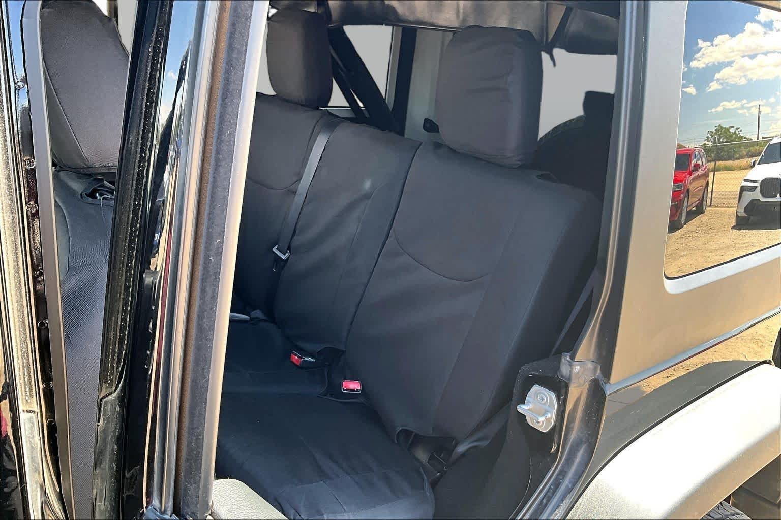 Used 2018 Black Clearcoat Jeep Sport S image 17