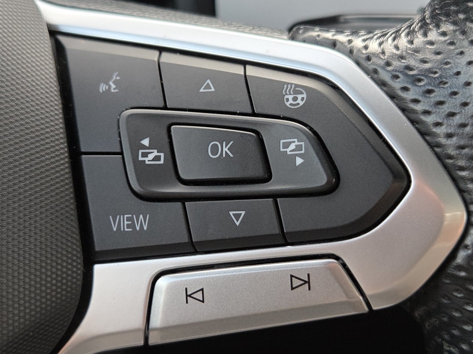 2022 Volkswagen Atlas Cross Sport SEL Premium R-Line - Photo 35