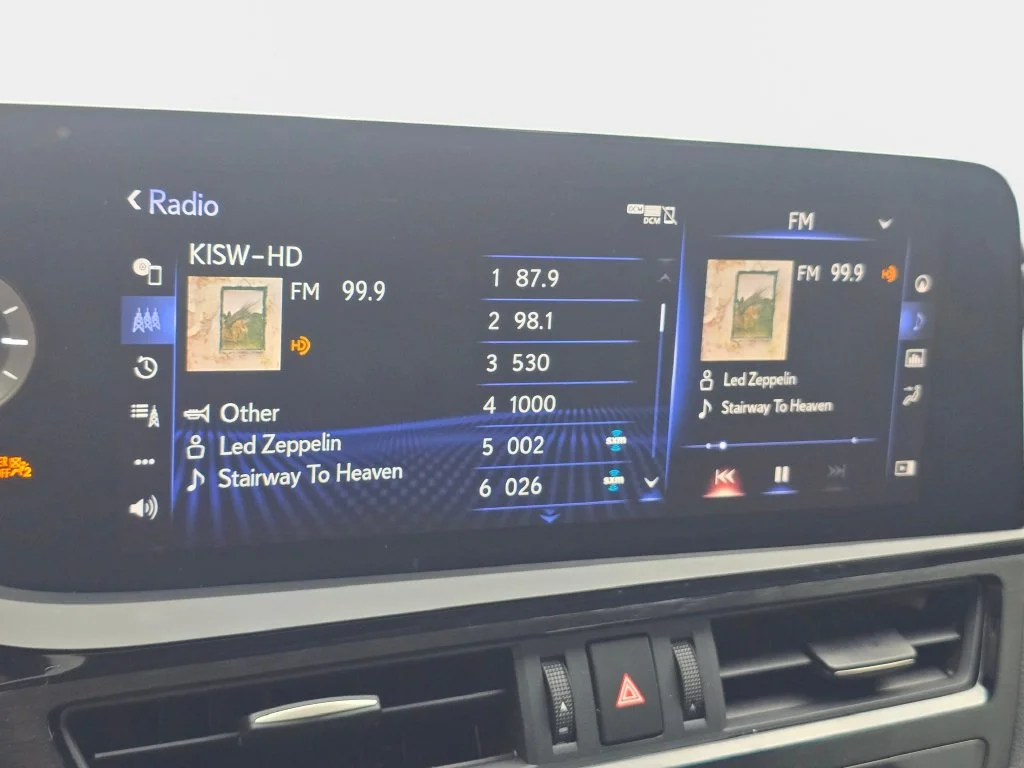 Certified Used 2022 IRIDIUM Lexus 300h Luxury image 21