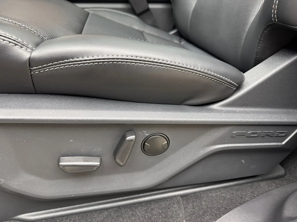 New 2027 Star White Metallic Tri-Coat Ford Platinum image 11