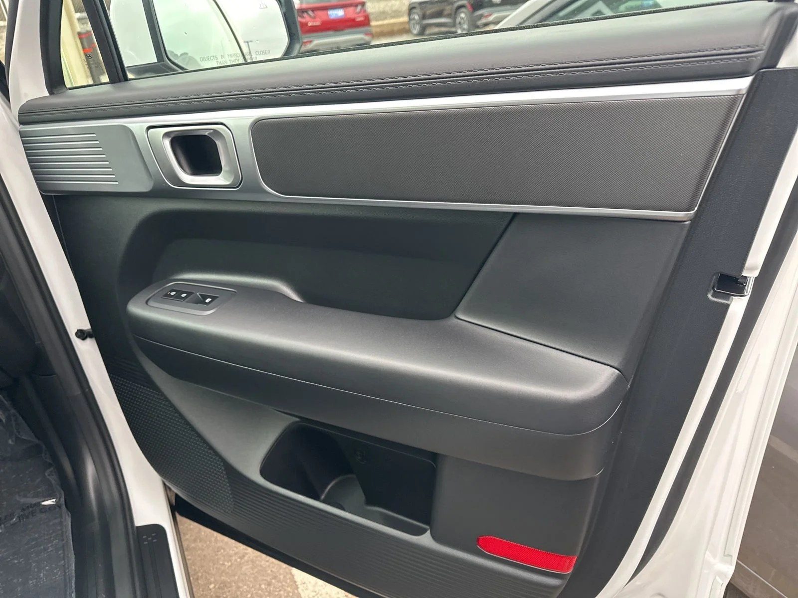 Used 2025 White Hyundai SE image 41