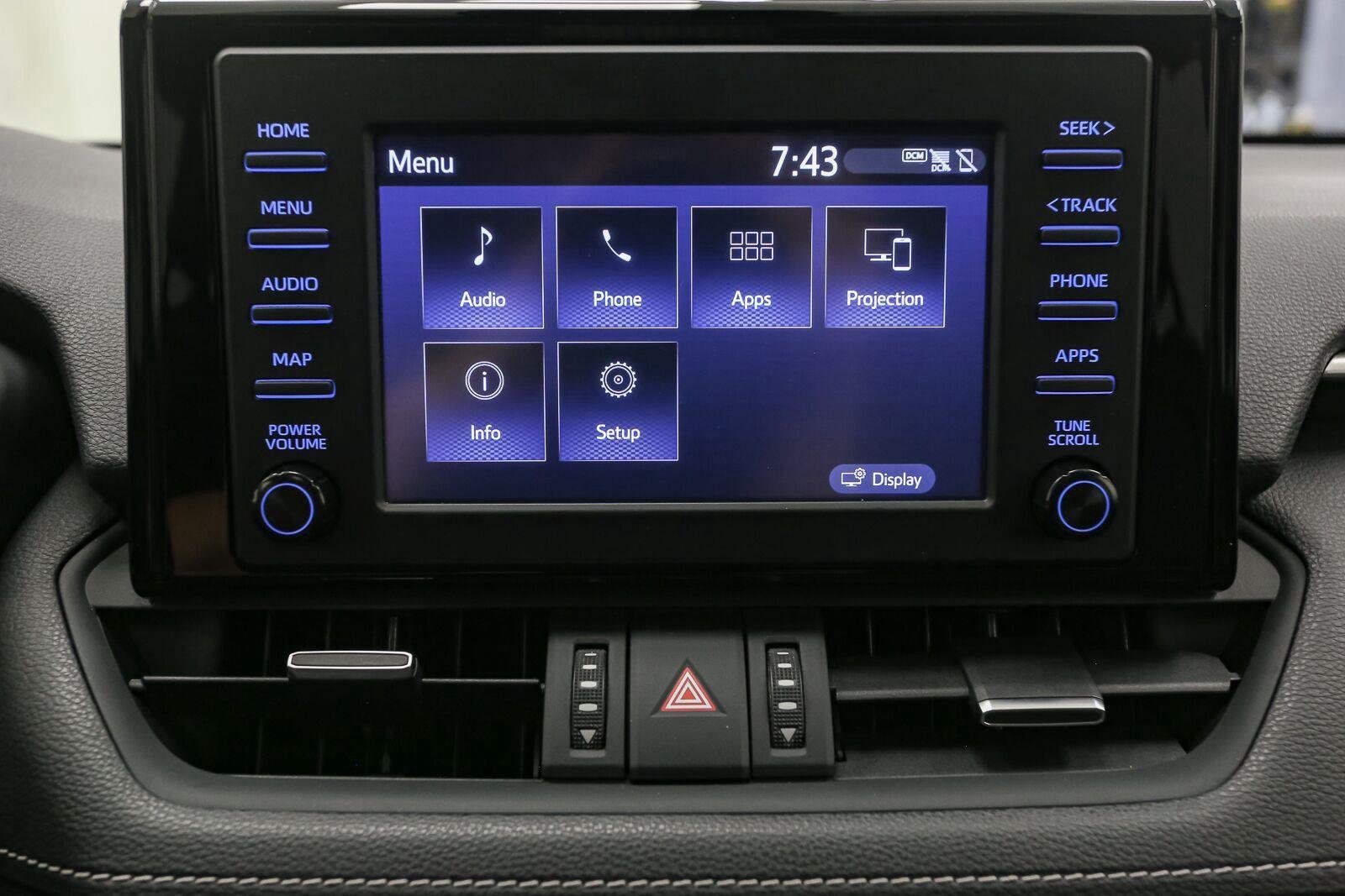 Used 2019 Super White Toyota XLE Premium image 26