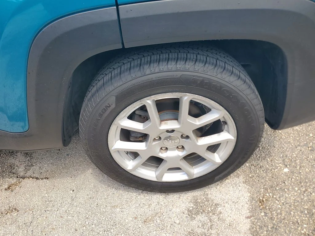 Used 2020 Blue Jeep Latitude image 5