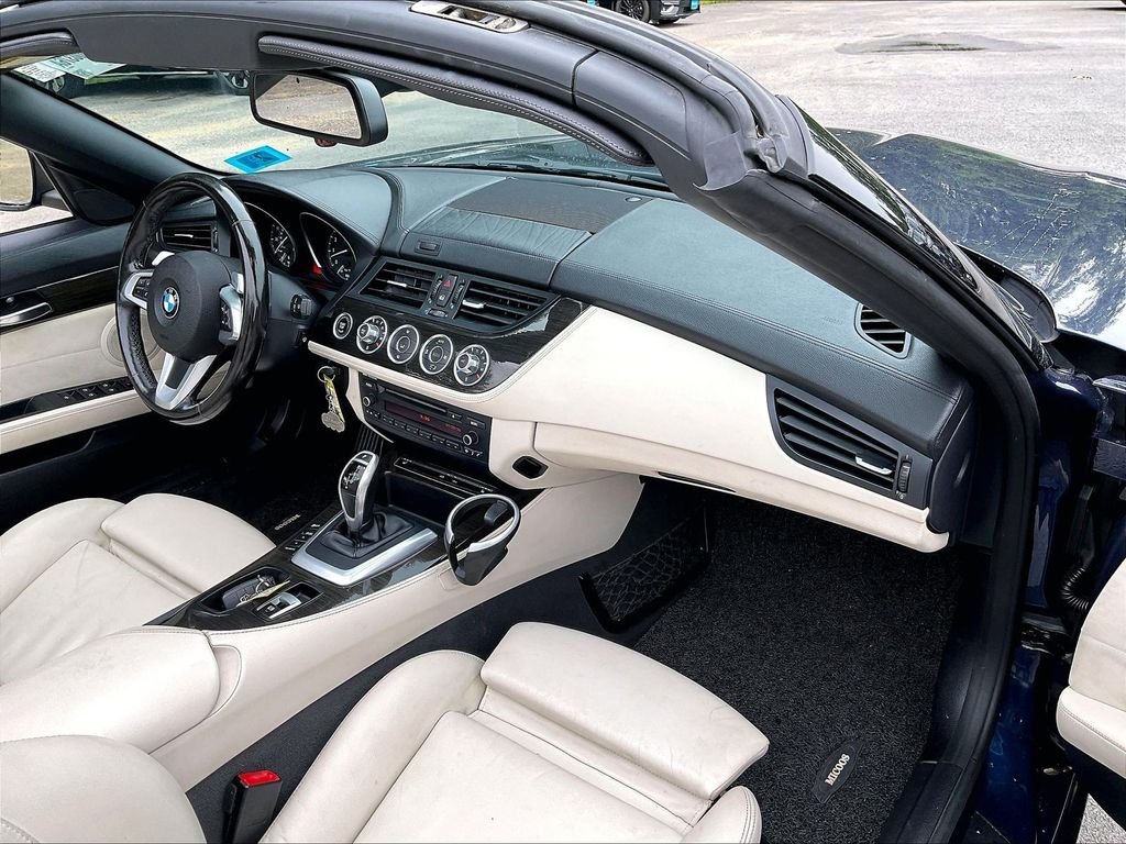 Used 2011 Blue BMW sDrive35i image 13