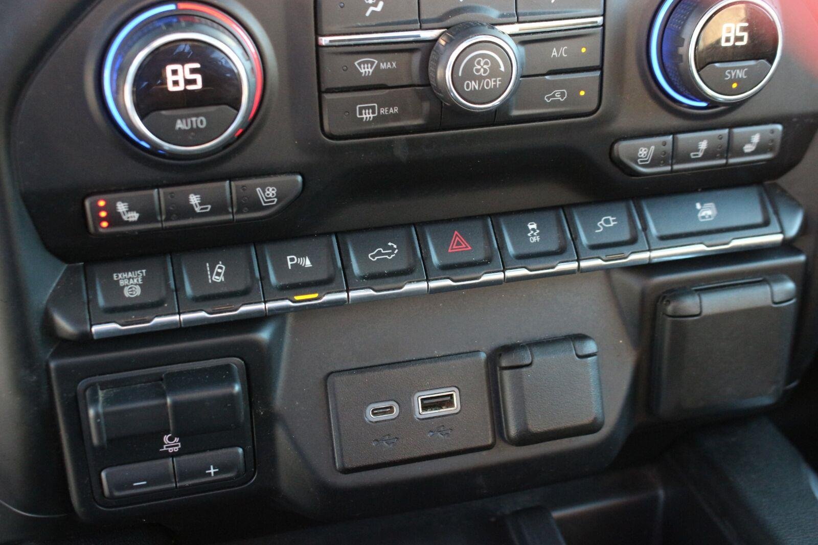 Used 2021 SUMMIT WHITE Chevrolet High Country image 29