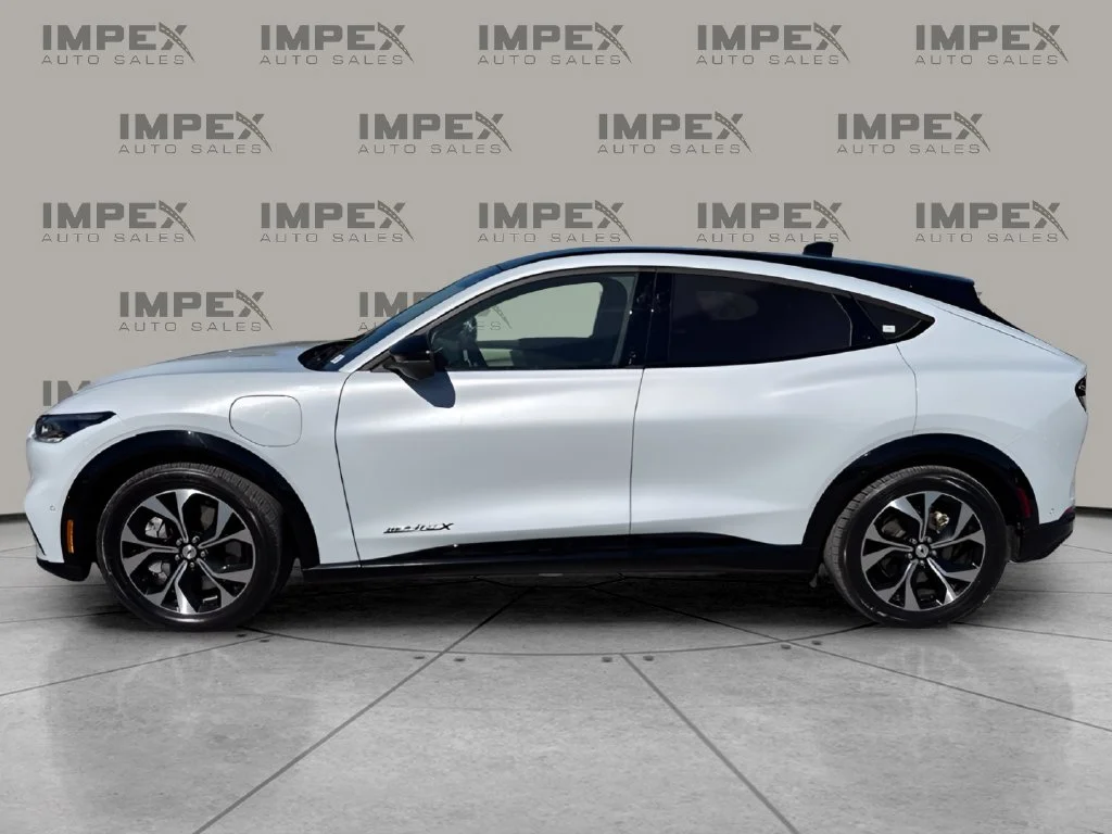 Used 2022 White Ford Premium image 2