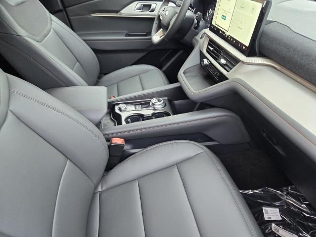 New 2026 Star White Metallic Tri-Coat Ford Active image 30
