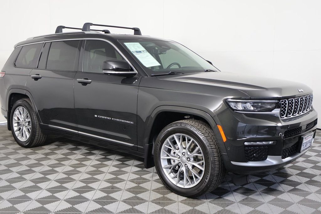Used 2022 Rocky Mountain Pearlcoat Jeep Summit image 3