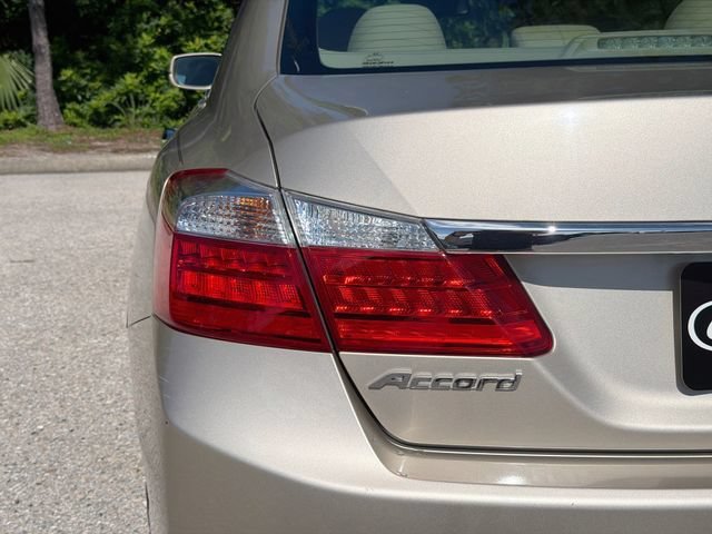 Used 2014 Silver Honda EX-L image 10