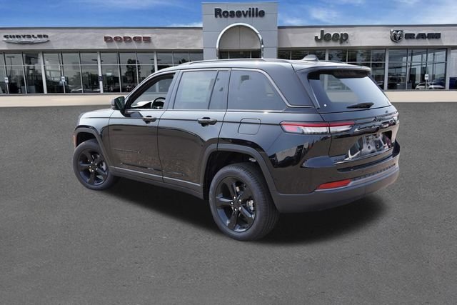 New 2026 Diamond Black Crystal Pearlcoat Jeep Limited image 5