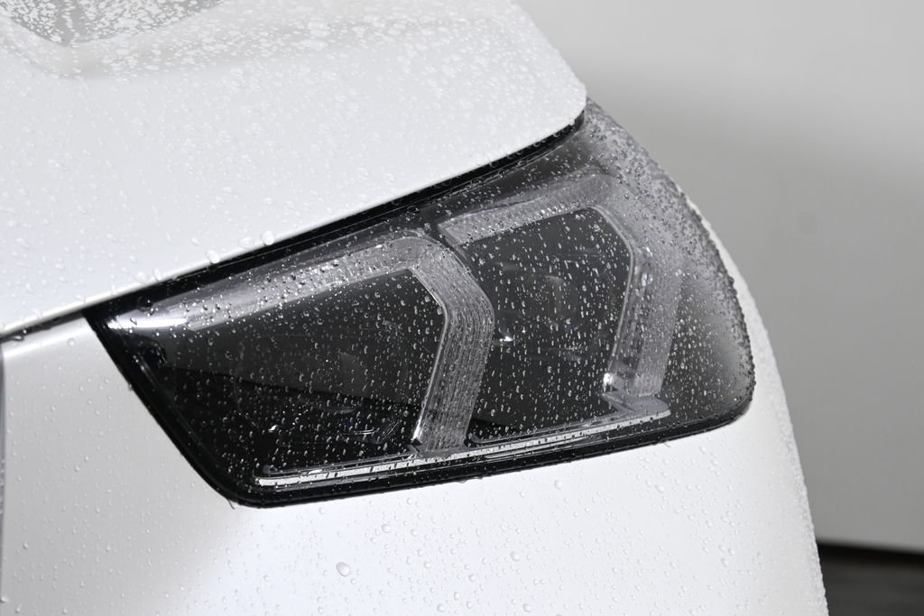 New 2026 White Metallic BMW xDrive28i image 11