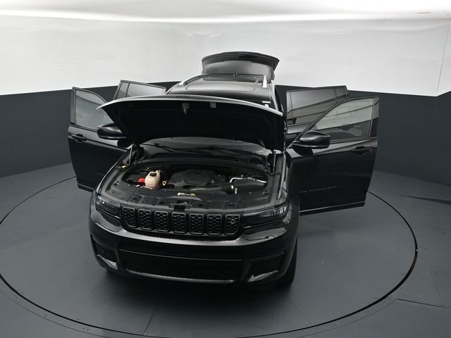 Used 2023 Black Jeep Summit image 25