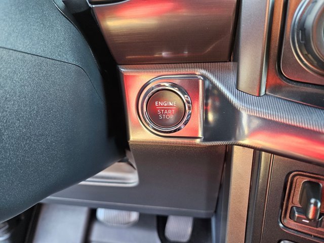 Used 2025 Agate Black Metallic Ford LARIAT image 54