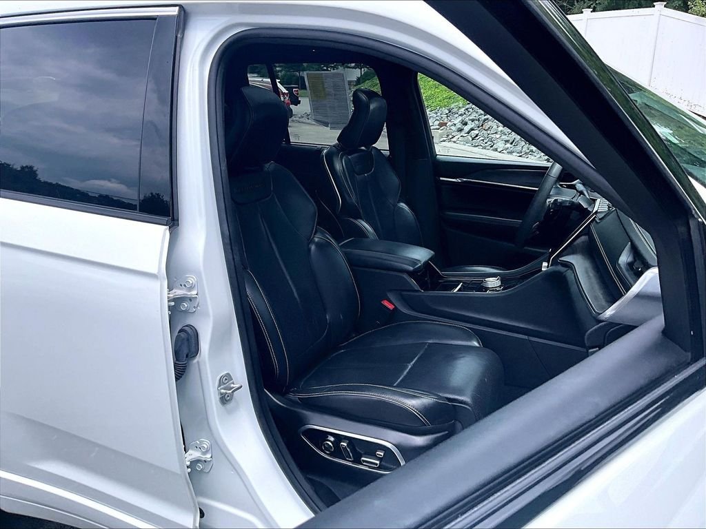 Used 2023 White Jeep Overland 4xe image 11