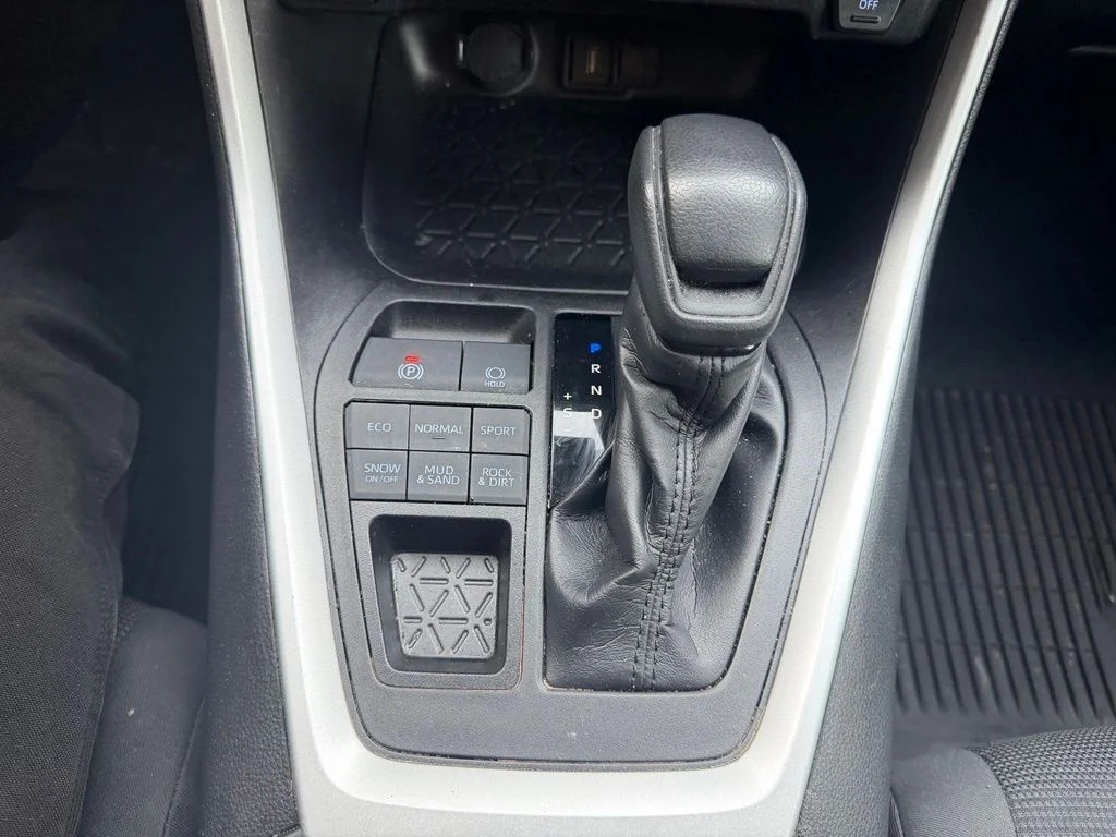 Used 2020 Magnetic Gray Metallic Toyota LE image 22