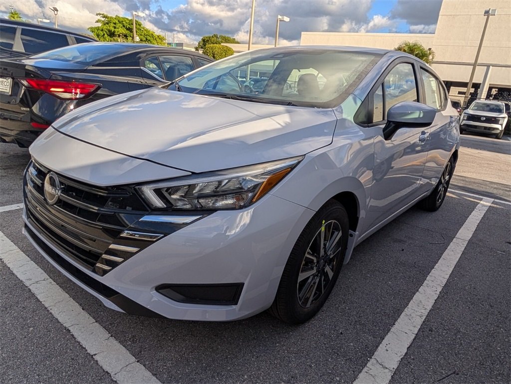 2025 Nissan Versa 1.6 SV photo 4
