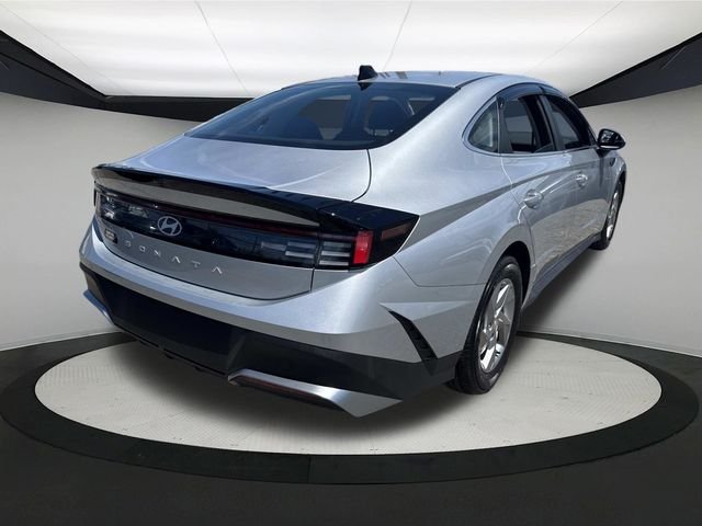 Certified Used 2025 Silver Hyundai SE image 6