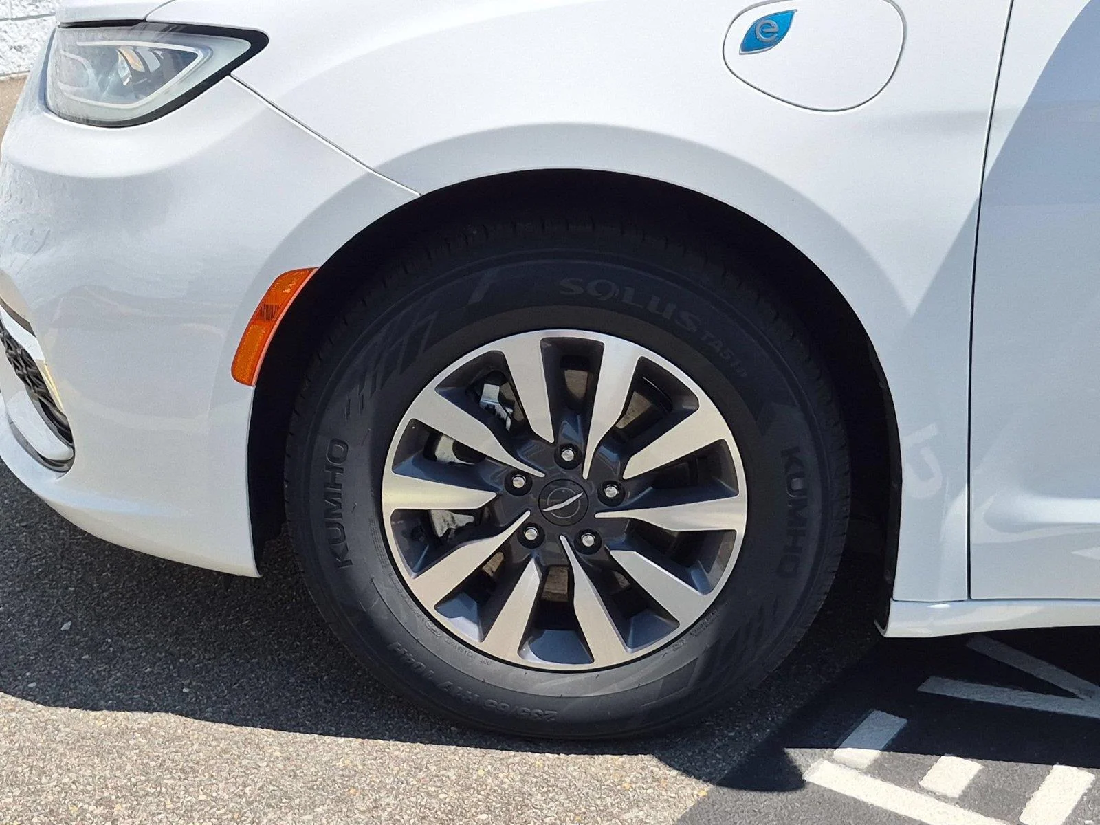 Used 2023 Bright White Clearcoat Chrysler Hybrid Touring L image 10