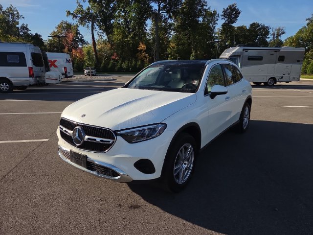 Certified Used 2023 White Mercedes-Benz GLC 300 image 5