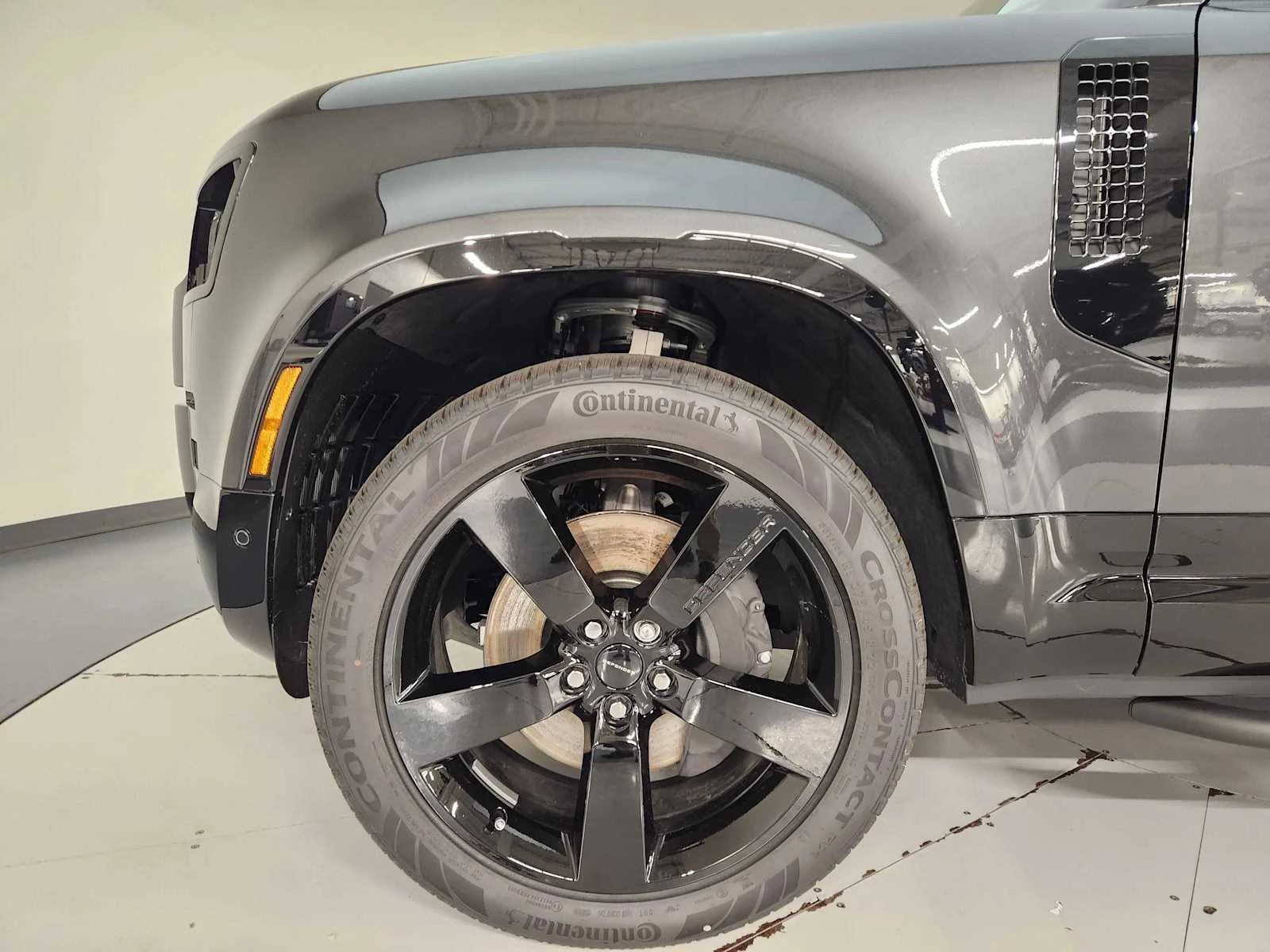 New 2026 Carpathian Grey Premium Metallic Land Rover X-Dynamic SE - 130 P400 image 18