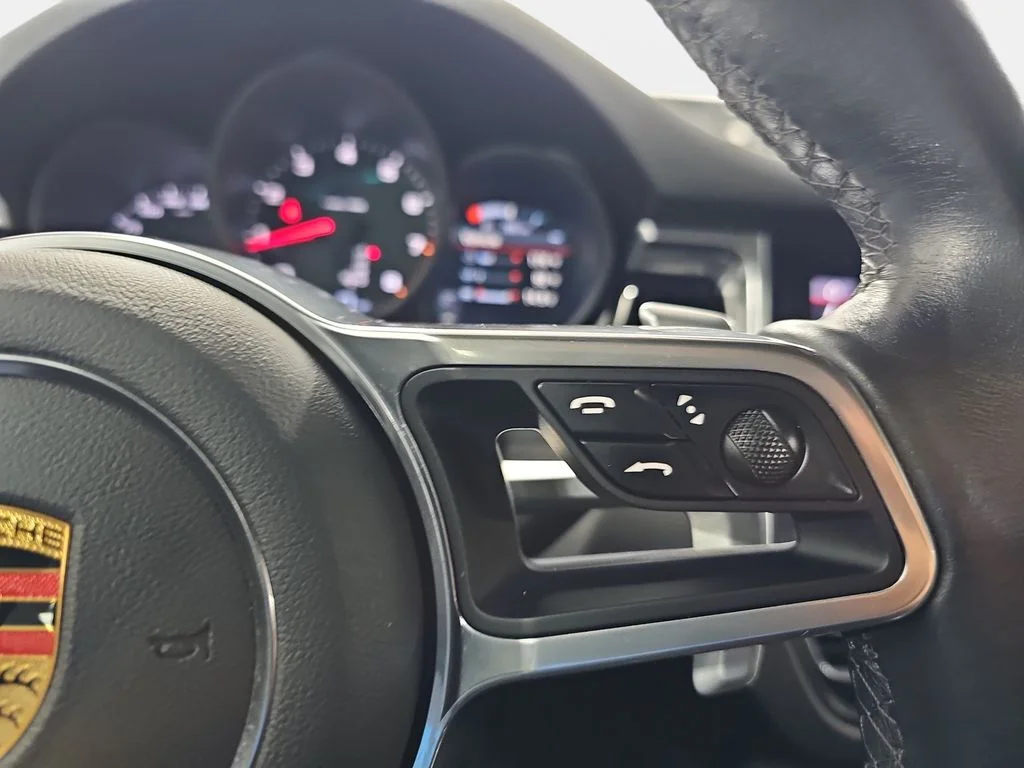 Used 2021  Porsche Base image 20
