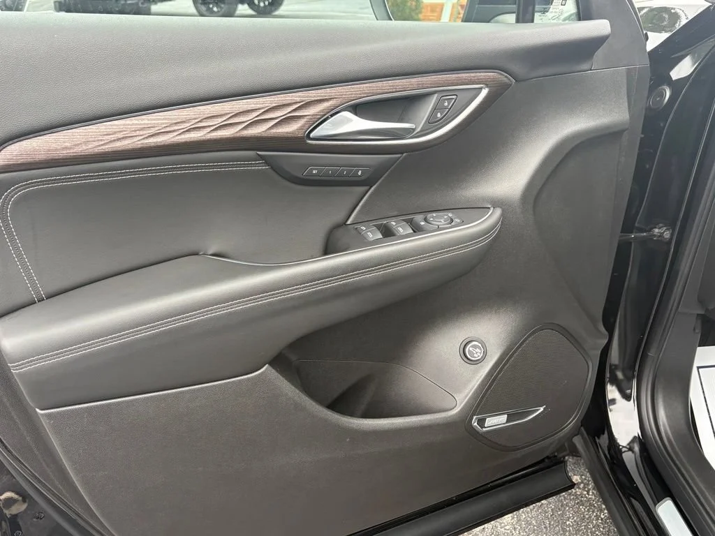 Used 2023 Ebony Twilight Metallic Buick Avenir image 13