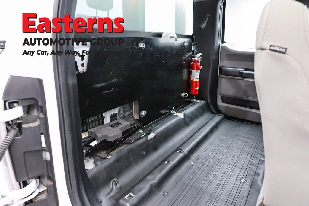 Used 2016 White Ford XL image 25