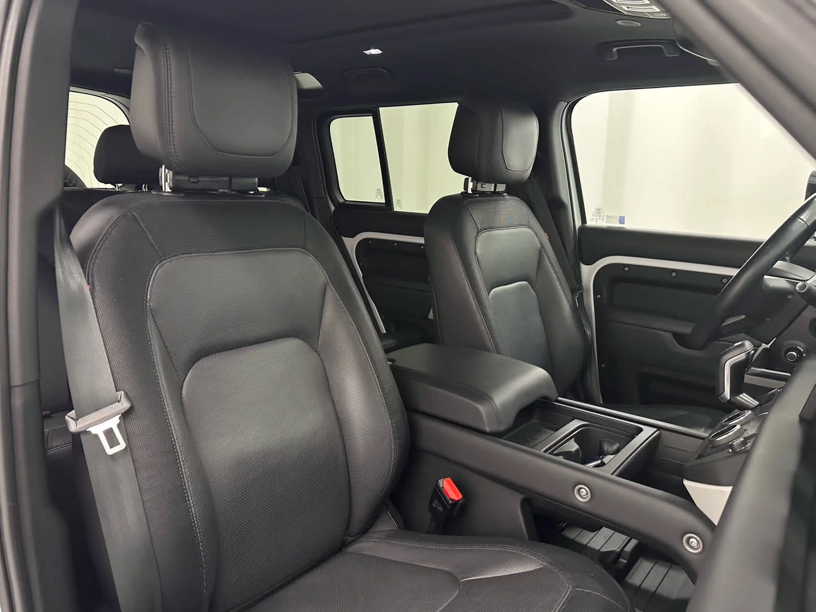 Used 2023 Fuji White Land Rover X-Dynamic SE image 19