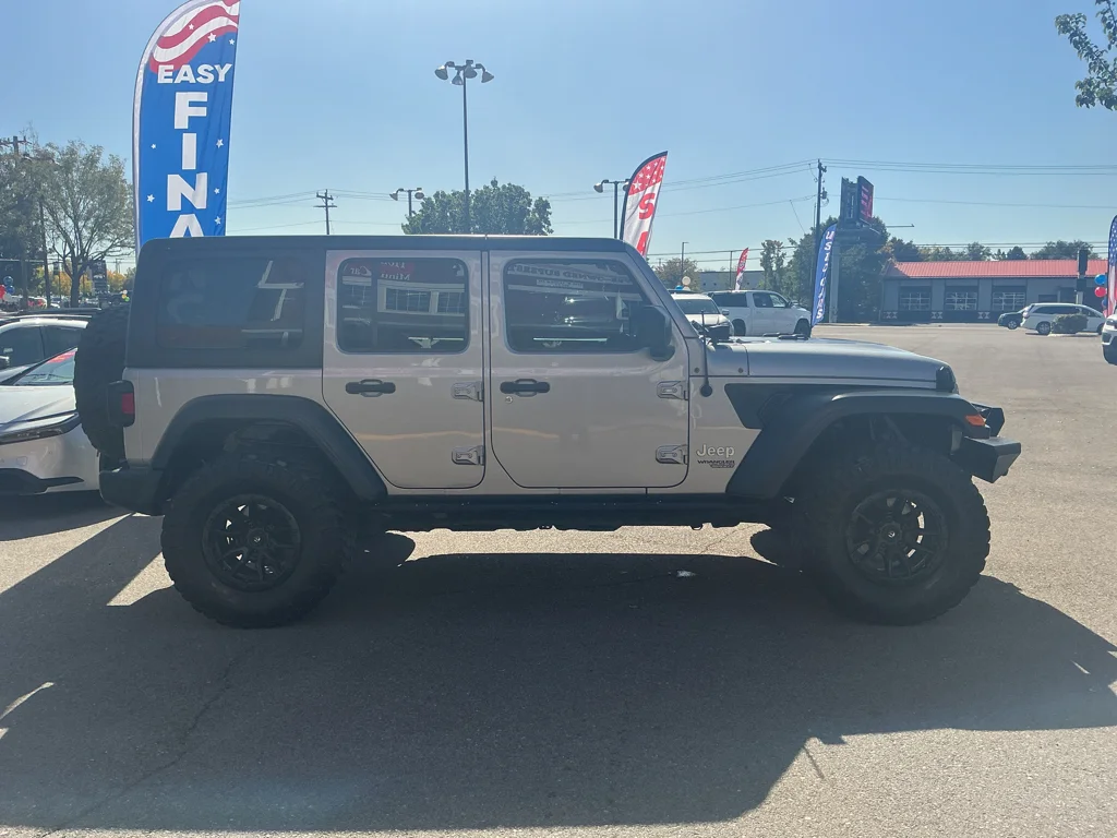 Used 2019 Billet Silver Metallic Clearcoat Jeep Sport S image 4