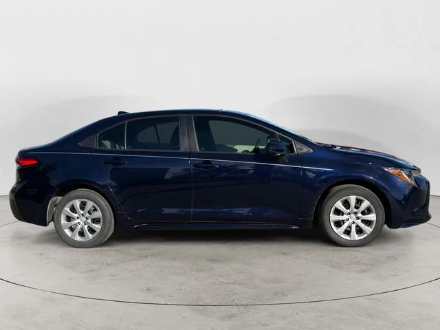 Used 2020  Toyota LE image 4