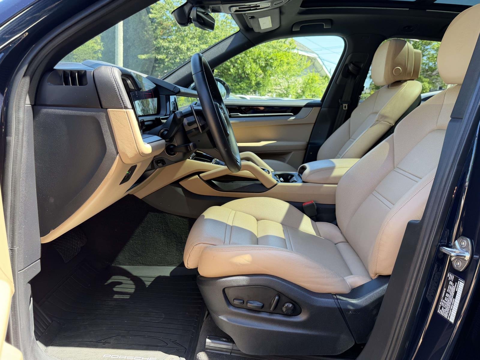 Certified Used 2024  Porsche  image 12