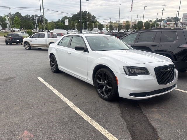 Used 2022 Bright White Clearcoat Chrysler Touring image 9