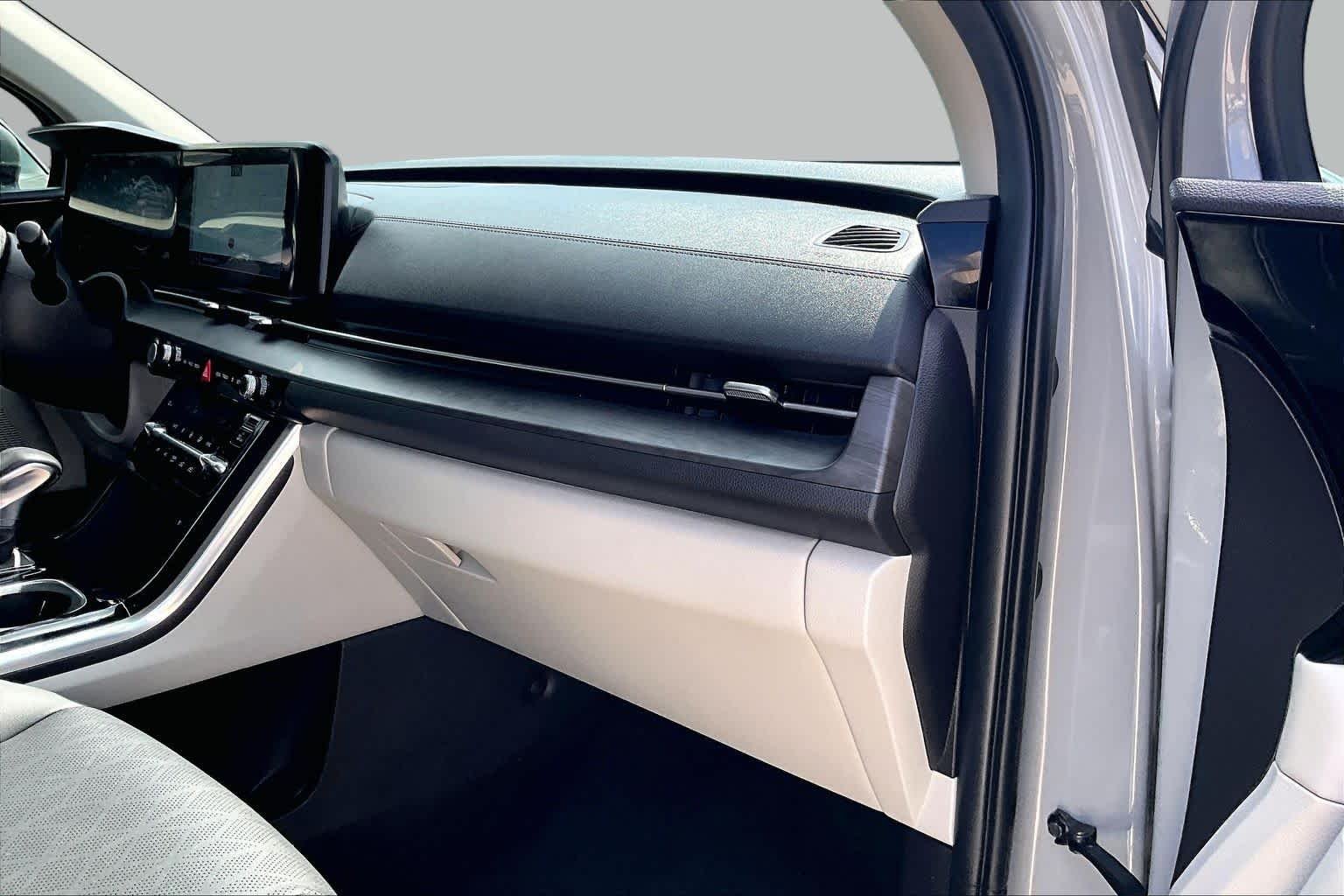 Used 2024 Ceramic Silver Kia SX image 17